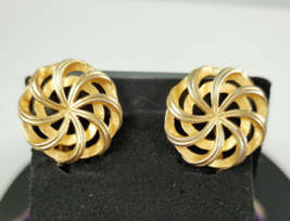 Vintage Signed Crown Trifari Gold Tone Round Pinwheel Clip-On Earrings - €45,32 EUR