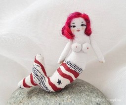 Petite Red Mermaid, Wearable Tiny Mermaid, Handmade Mermaid Doll Brooch / Plush - £20.61 GBP