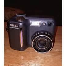 Nikon Coolpix 885 - black - £47.21 GBP
