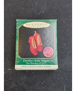 Hallmark Ornament Dorothy&#39;s Red Ruby Slippers The Wonders of Wizard of O... - $165.85 MXN