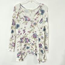 Seven 7 Floral Thermal Top M sharkbite hem Tunic Shirt Romantic V-neck - $12.61