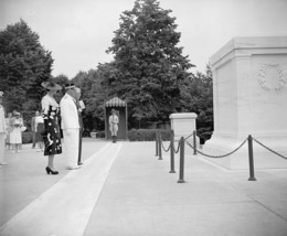 Crown Prince Olav and Princess Martha of Norway at Tomb of Unknown Photo Print - £7.02 GBP+