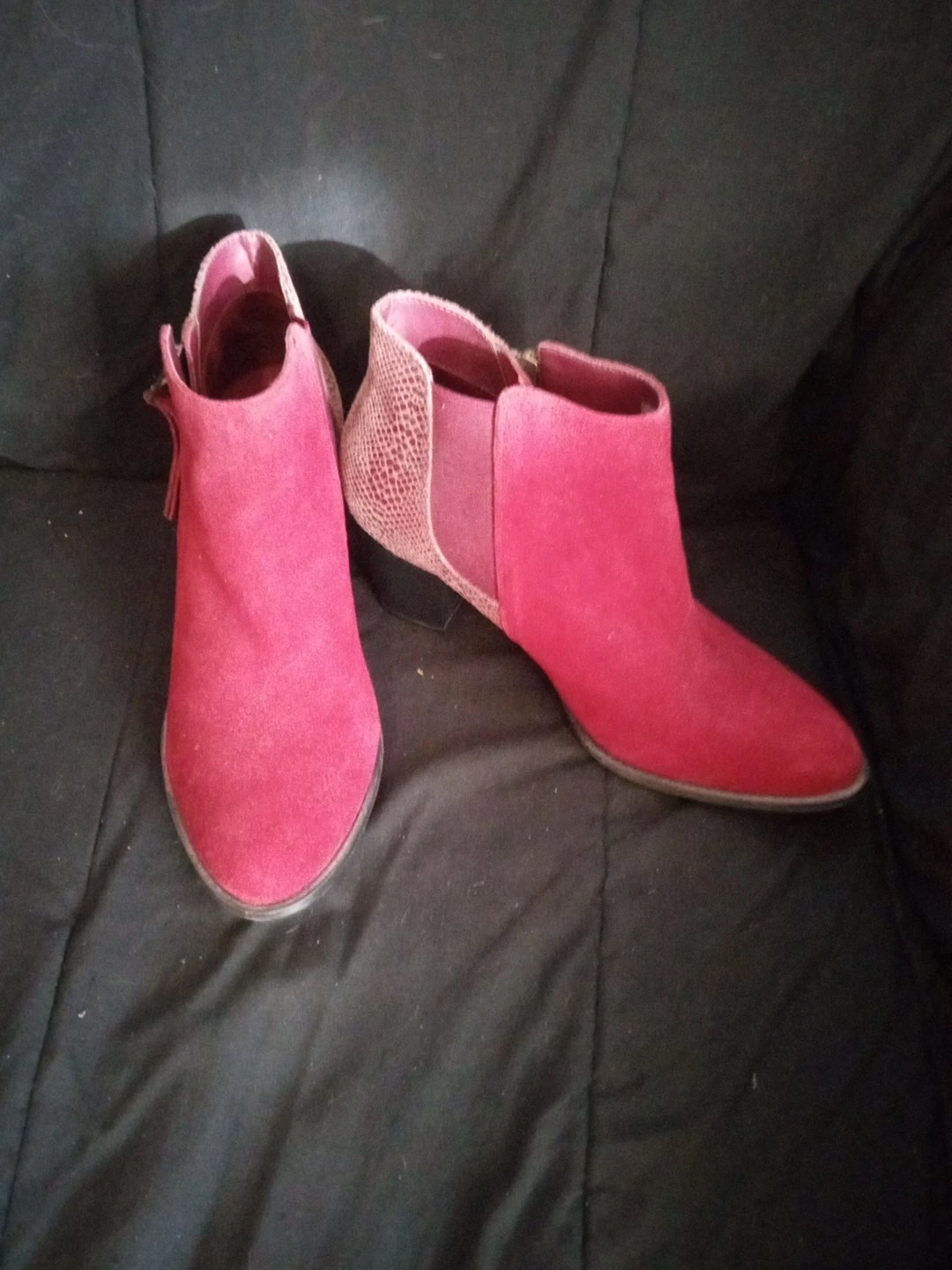 Women&#39;s VIONIC Deep Red Suede with Pebbled Leather Ankle Boots NWOB 8.5 - $931.06 MXN