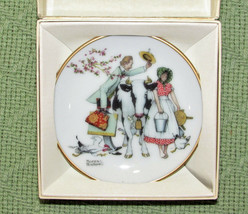 Vintage Norman Rockwell Mini Plate Traveling Salesman 1984 Spring 557 Collection - £8.44 GBP