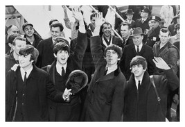 The Beatles Waving To Fans At Kennedy Airport 4X6 B&amp;W Photo - £6.23 GBP