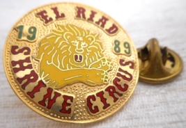 1989 El Riad Shrine Circus Gold Lion Head SHRINERS MASON Lapel Pin 1&quot; x 1&quot; - £10.20 GBP