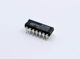 5PCS NE556N STMicroelectronics Dual 555 Timer Oscillator 200mA Output DI... - $6.00