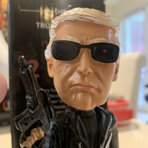 New The Trumpinator Bobblehead &quot;I&#39;ll Be Back 2024&quot; NIB - with free colle... - $472.51 MXN
