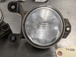 Right Fog Lamp Assembly For 01-06 GMC YUKON Denali 6.0 - $31.14