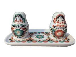 Vintage Porcelain Russian Nesting Doll Salt Pepper Shakers Tray No Stopp... - $444.38 MXN