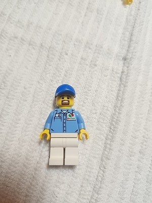 Lego City Gas Station Worker Minifigure cty1075 60232 - $3.96