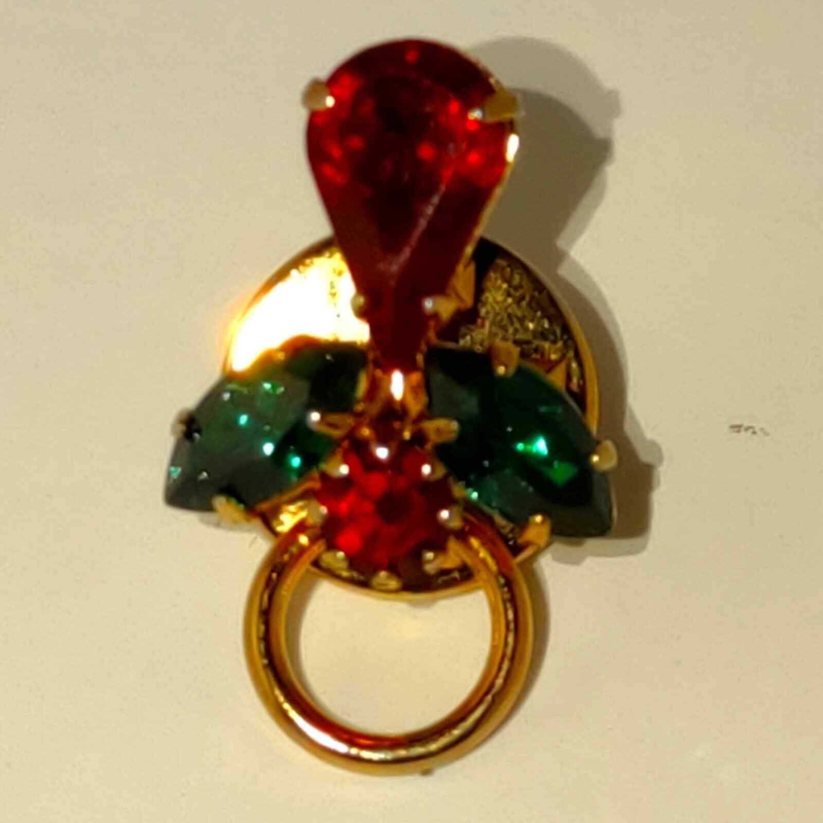 Beautiful vintage Christmas angel Pinback - $11.88