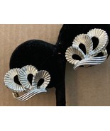 Vintage Silver Tone Ridged Looped Ribbon Tension Screw Clip On Earrings-... - $654.08 MXN