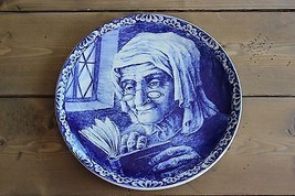 BOCH La Sourere DELFT BLUE CHARGER PLATE OLD WOMAN 10&quot; WALL Plate - £28.02 GBP