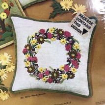 WonderArt Stitchery Pillow Embroidery kit - 14&quot; Floral Wreath Vintage w Yarn NEW - £15.14 GBP