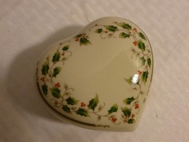 Royal Limited berries Holly Holiday Porcelain Heart Trinket Jewelry Dish... - $11.99