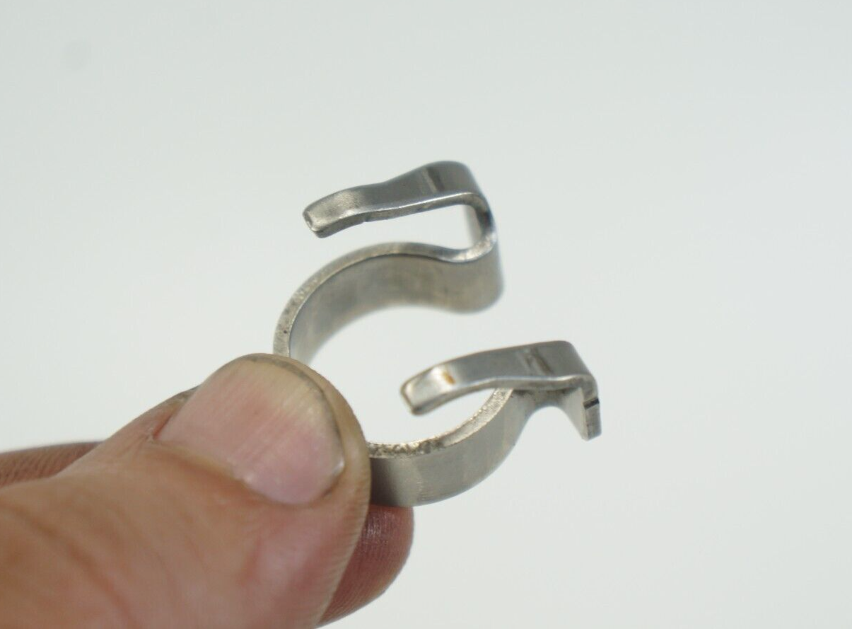 2010-2015 jaguar xk xf xj xk150 5.0l v8 fuel injector clip holder clamp OEM - $19.00