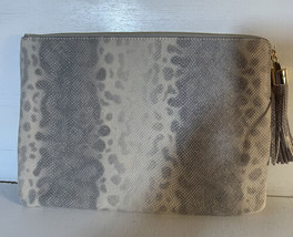 Pocketbook Clutch G.i.L.l. Pebble Leather Resembling a Snow Leopard Leather - £30.33 GBP