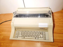 *UNTESTED/POWERS ON* OLYMPIA STANDARD 300 ELECTRONIC ELECTRIC TYPEWRITER... - $2,084.09 MXN