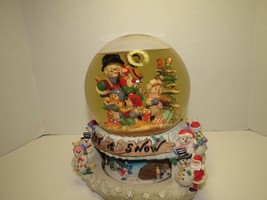 Large Musical Snowglobe Moving Christmas Scene Plays Frosty The Snowman Video - £15.80 GBP
