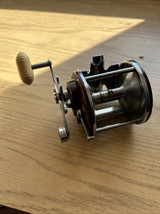 VINTAGE PENN PEER NO. 209 LEVEL WIND CASTING REEL - $436.97 MXN