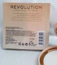 Revolution Super Dewy Blurring Balm Pore Blurring Compact image 4
