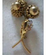 Vintage Brooch that is made of 2 Very PRETTY GOLD FLOWERS (#0616) - $20.50 CAD