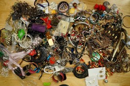 Vintage Bulk Estate Clear Out Dealer Lot Costume Jewelry Necklaces Pins 9LB - $54.44