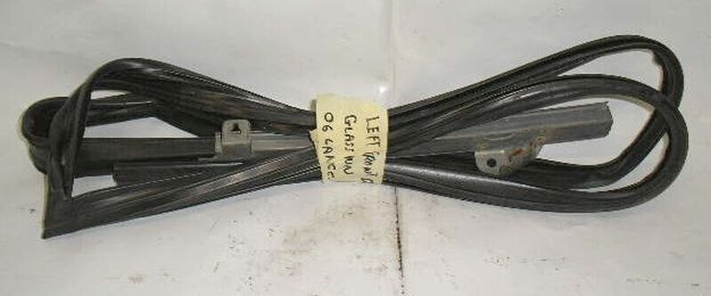 2006 Mitsubishi Lancer 4DR 2.0L AT Left Front Door &amp; Window Moulding - $18.88