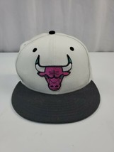 Chicago Bulls White  Inside stuff New Era Fitted Hat 7 3/8 - £12.86 GBP