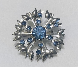 Snowflake design pin brooch silver tone metal with blue crystals fashion jewelry - $5.00
