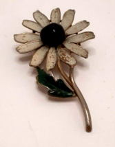 Daisy Shaped Metal and Stone Brooch Pin Pendant 2.5&quot; - $6.33