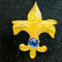 Vintage Gold Tone &amp; Blue Stone Fleur Di Lis Brooch With Tube Clasp (2178) - £8.06 GBP