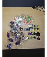 POKEMON ASSORTED LOT OF DICE, COINS, MARKERS AND PINS - $338.70 MXN