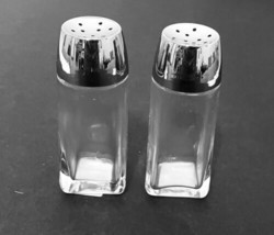 Anchor Hocking Salt &amp; Pepper Shaker Set Presence Pattern Glass Bottom Metal Tops - £14.66 GBP