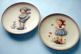 Goebel Hummel It&#39;s Cold #735/Daisies Don&#39;t Tell #736 Collector Plate 2 PC. Set - £37.00 GBP