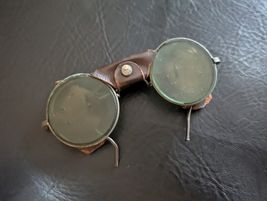 1940 Welding Glasses Goggles Green Lens Leather Side Shield Bridge Steam... - $63.15 CAD