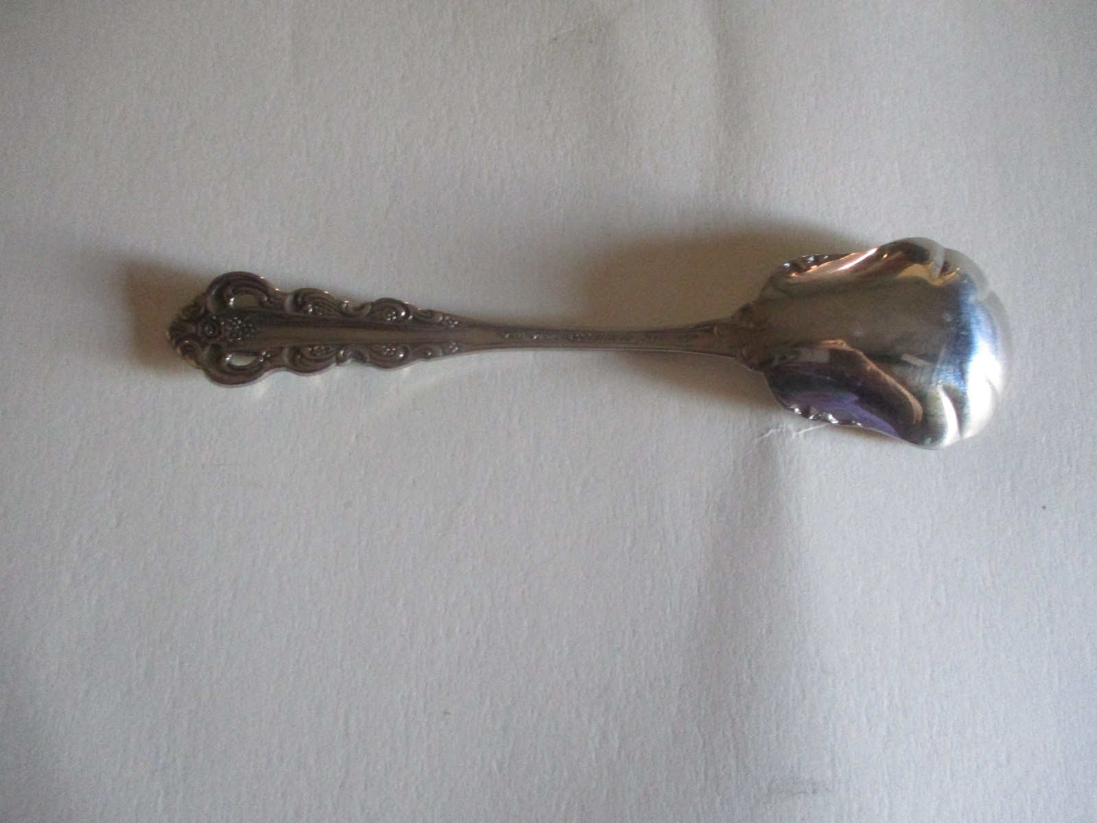 1 SUGAR OR JELLY SPOON ARTISTRY STAINLESS BY ONEIDA MADE IN USA ORNATE DESIGN Item image 2