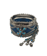 Vintage Bangle boho silver tone metal faux blue stone bracelet dangle - $348.51 MXN
