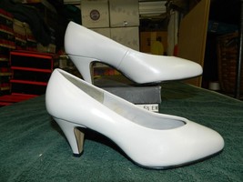 NIB HILL &amp; DALE Beige (Shell) Leather Orthopedic Occupational Heels Size... - $29.39