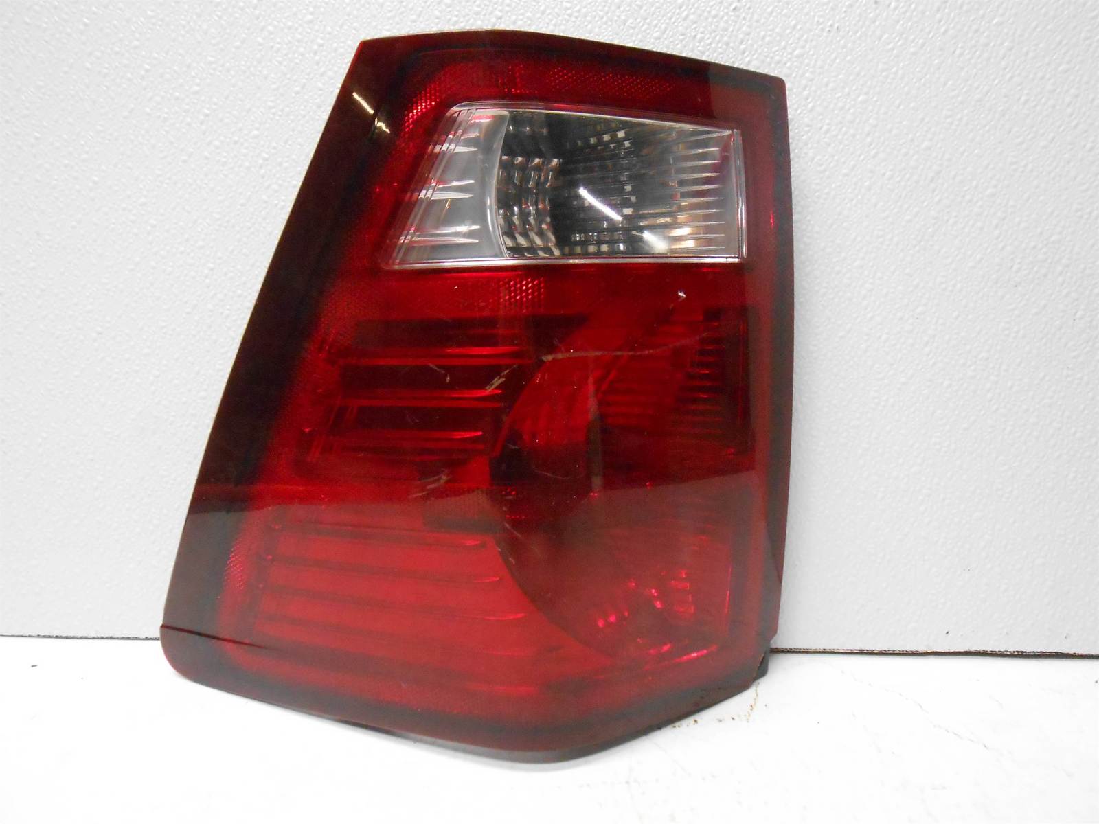 07-10 Jeep Grand Cherokee OEM Right Passenger Taillight Tail Light Lamp - $33.99