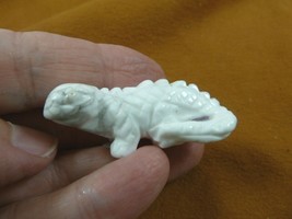 Y-LIZ-CH-559) White Howlite CHAMELEON LIZARD gemstone gem carving lizard... - $14.01