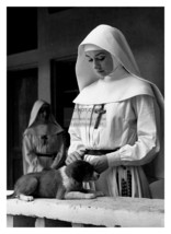 Audrey Hepburn In The Nun&#39;s Story Promotinal Photo 5X7 Reprint - £6.63 GBP