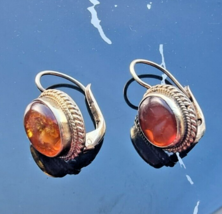 VINTGE 925 STERLING SILVER VERMEIL OVAL 10x9 MM. BALTIC AMBER EARRINGS - $884.36 MXN
