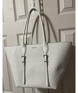 Michael Kors Moore MK Logo Buckle Detail large tote Bag Optic Allum new - $5,978.28 MXN