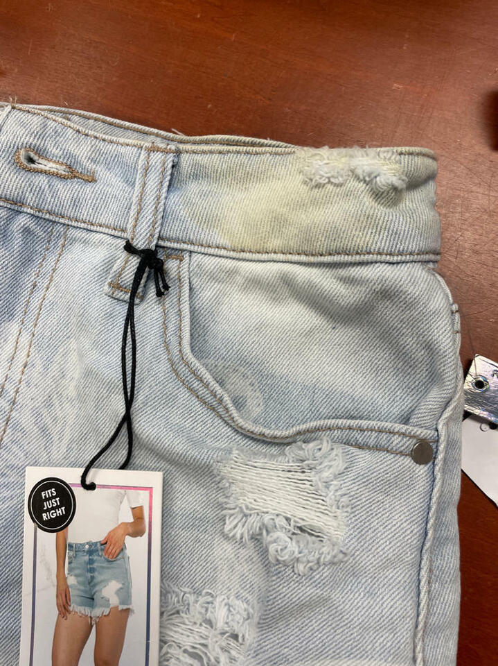 MSRP $39 Tinseltown Juniors' Floral-Print Frayed Denim Shorts Size 5 (STAINED) Item image 2