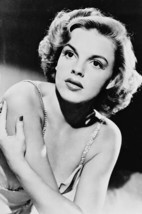 Judy Garland B&amp;W Poster 1940&#39;S Publicity Pose - £22.80 GBP