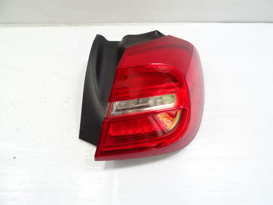 Mercedes X156 GLA45 GLA250 lamp, taillight, right 1569062258 - $190.73