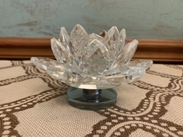 Vintage Diamond Cut Design Acrylic Lotus Flower On Circular Base - $18.99