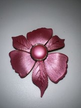 Beautiful Enamel Gold Tone Pink Flower Brooch - £13.33 GBP